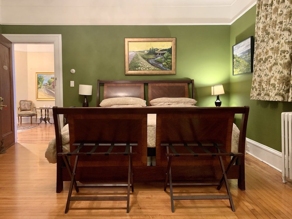 Фото Monroe House Executive Suites