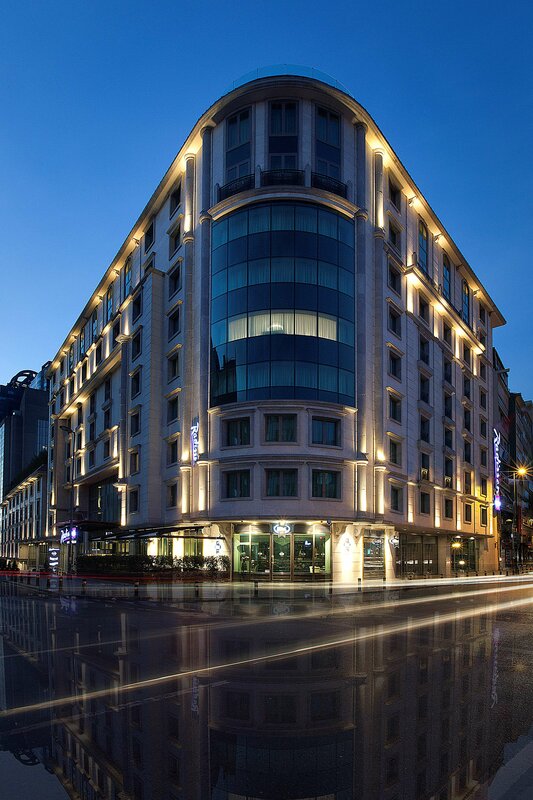 Гостиница Radisson Blu Hotel İstanbul Şişli в Шишли