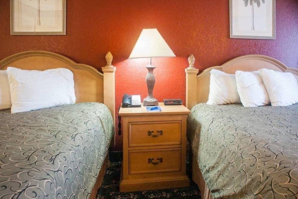 Фото Polynesian Inn