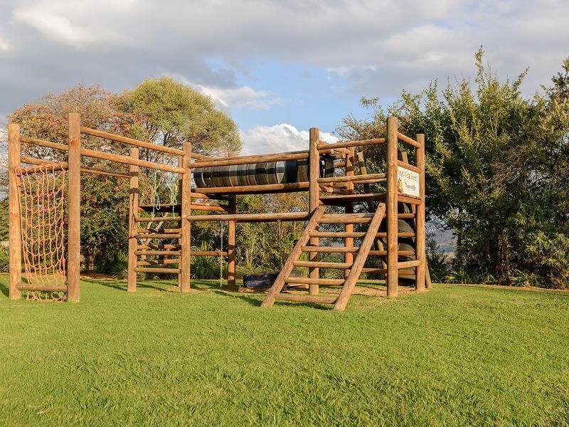 Фото Cayley Mountain Resort