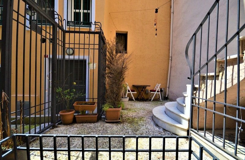 Гостиница Backyard Of Galata в Бейоглу