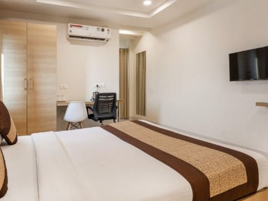 Фото Veeraj Suites