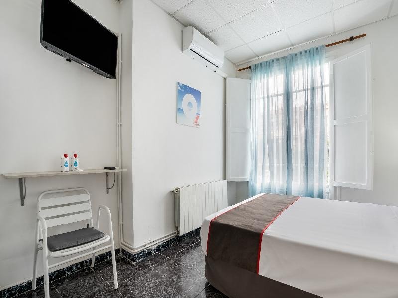 Фото Hostal El Patio de la Luna by Vivere Stays