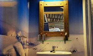 Гостиница Basecamp Spitsbergen Hotel