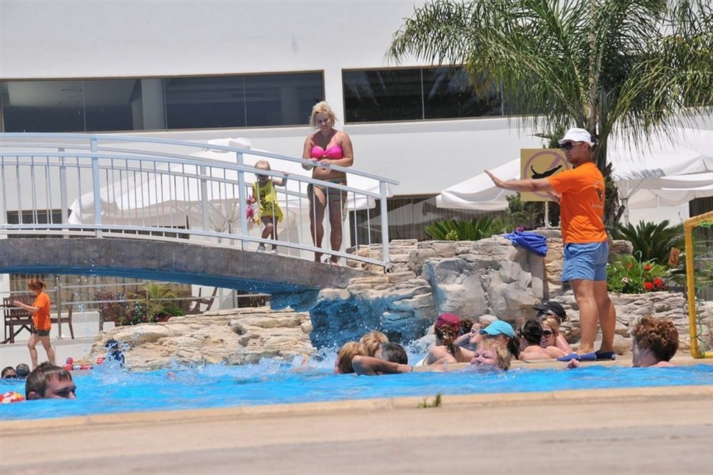 Фото Radisson Beach Resort Larnaca