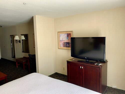 Гостиница Country Inn & Suites by Radisson, Midway, Fl