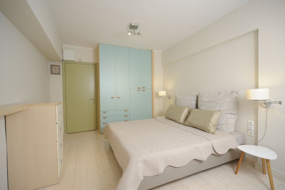 Фото Koukaki Garden Escape Child Friendly Apartment 