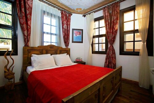 Хостел Old House Hostel & Pub в Муратпаше