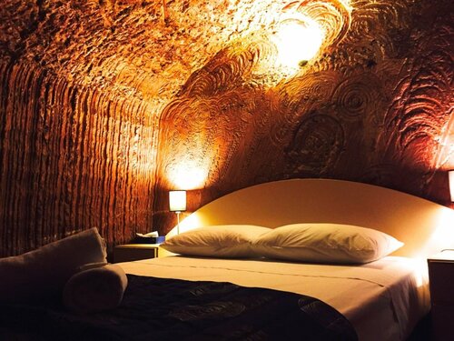 Гостиница The Lookout Cave Underground Motel в Кубер-Педи