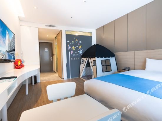 Фото Whistle Lark