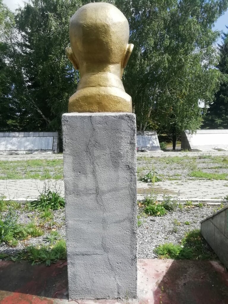 Monument, memorial Бюст Героя Советского Союза Сухова Василия Ивановича, Zmeinogorsk, photo