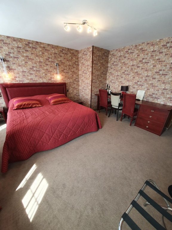 Фото Logis Hôtel de la Croix d'Or