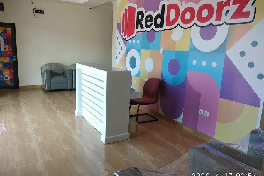 Hotel RedDoorz near Exit Toll Sirkuit Sentul, West Java, photo