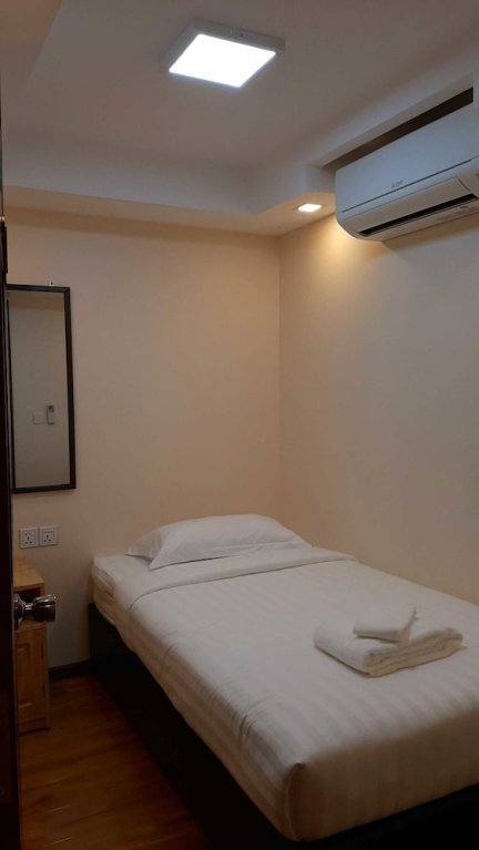 Фото Backpacker Hostel - Adults Only