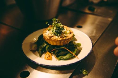 Фото The Curious Pig in the Parlour