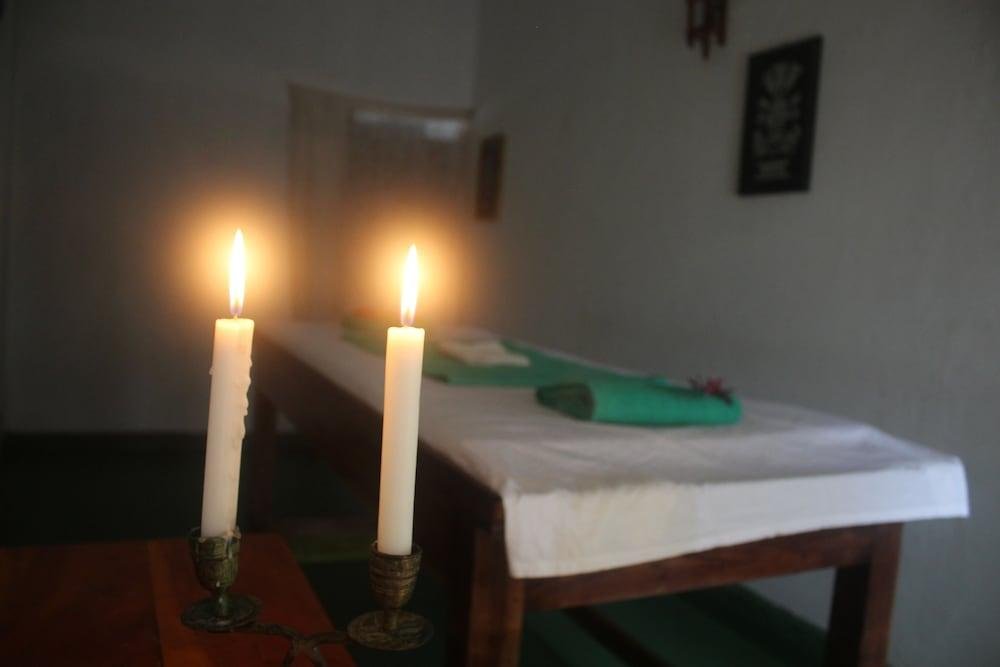 Фото Catamaran Beach Home and Restaurant