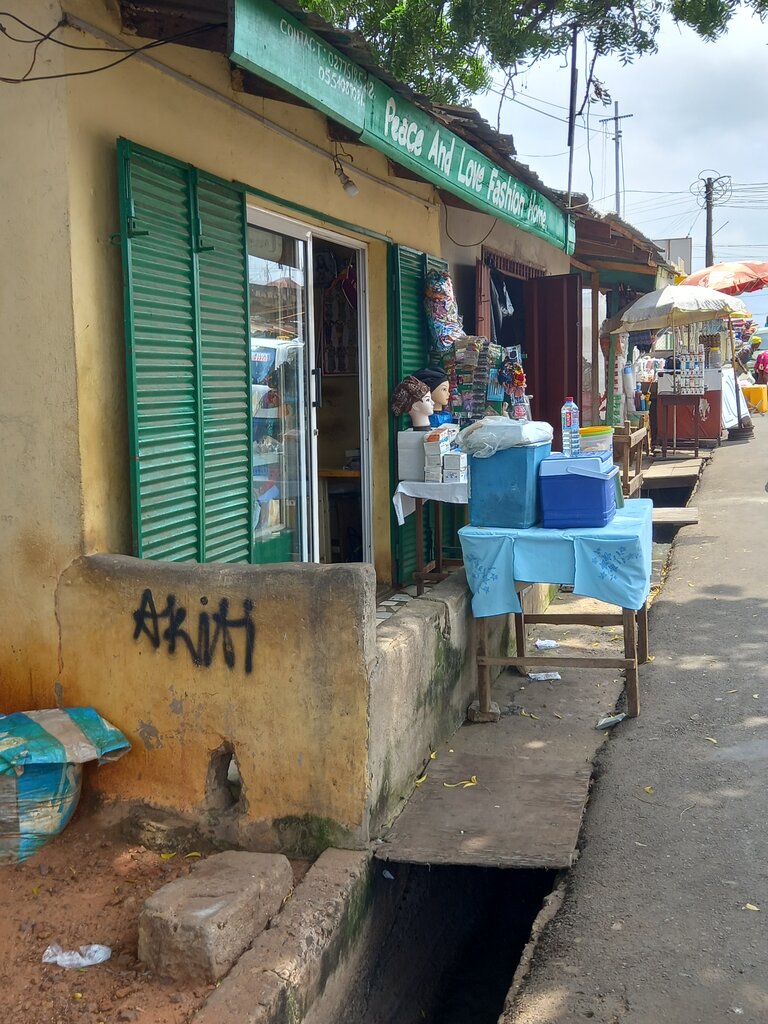 Tailor Peace and love fashion home, Accra, photo