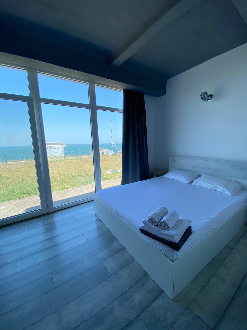 Фото Black Bull House