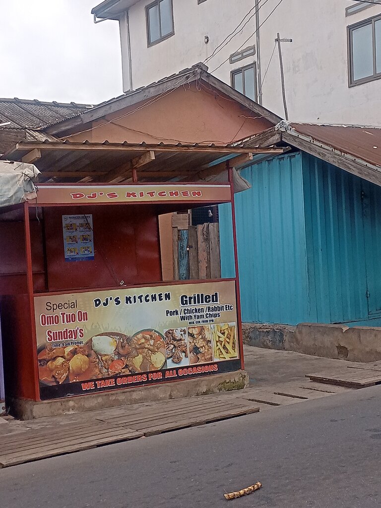 Fast food DJ's kitchen, Accra, photo