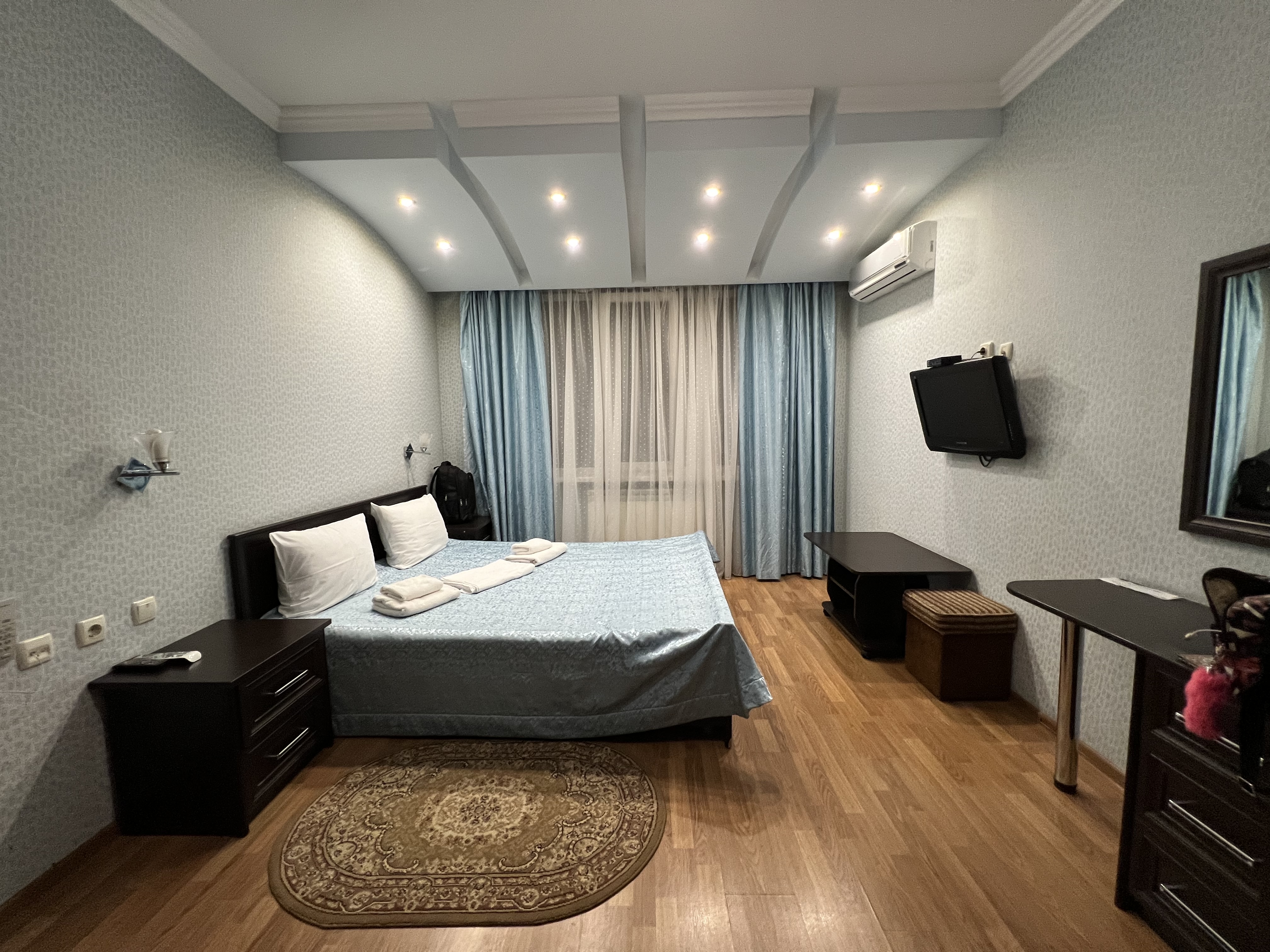 Фото отеля 2