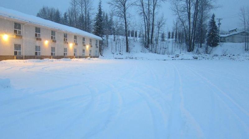 Фото Super 8 by Wyndham Revelstoke Bc