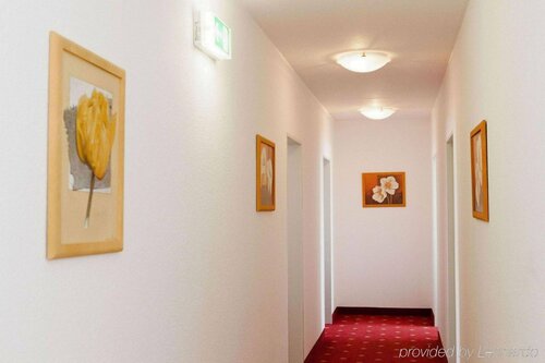 Гостиница Hotel am Düsseldorf Platz в Ратингене