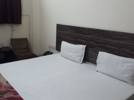 Фото Hotel Sarwan