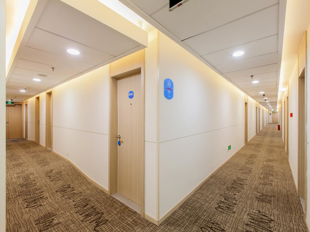 Фото Hanting Hotel Wuhan Lingjiaohu Metro Station