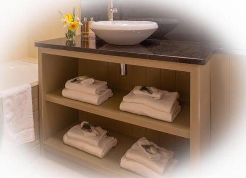 Фото Lydons Lodge Hotel