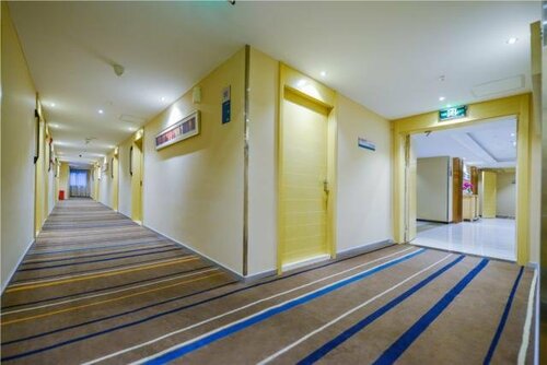 Гостиница City Comfort Inn Chongqing Yangjiaping Walking Street Light Rail Station в Чунцине
