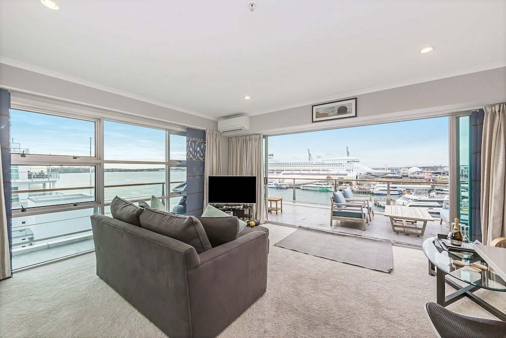 Hotel 1br Sub-Penthouse - Panoramic Views, Auckland, photo