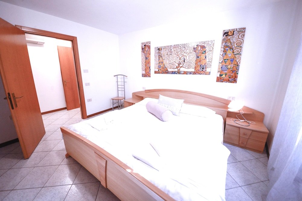 Фото Best Location