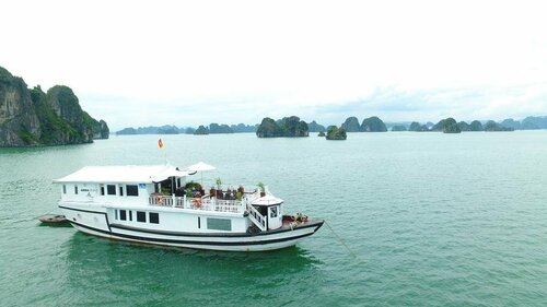 Гостиница Amira Cruise в Халонге