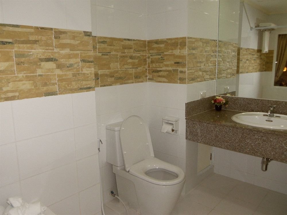 Фото Bay Hotel Srinakarin