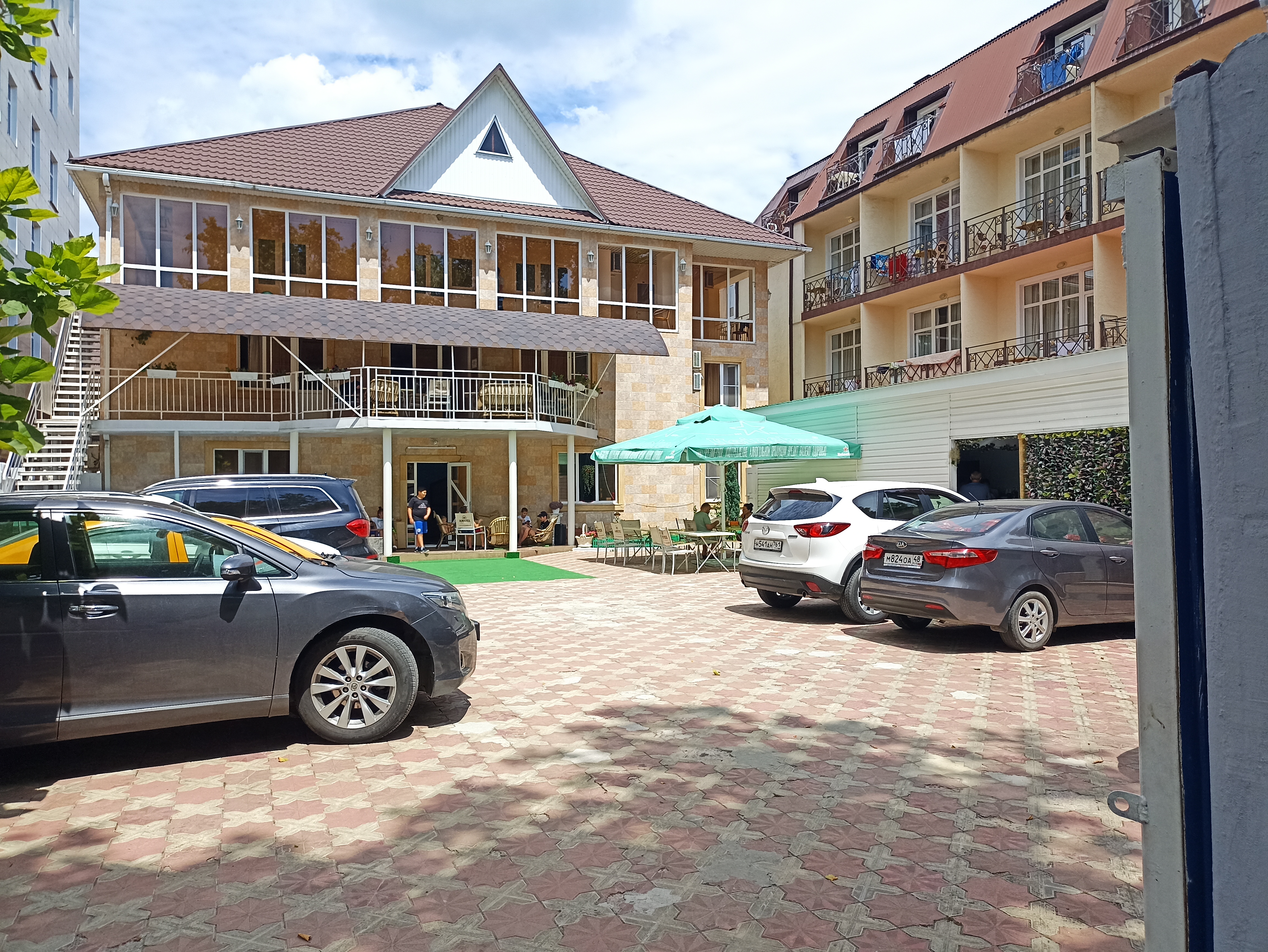 Фото отеля 1