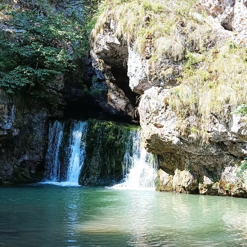 Водопад атыш на машине