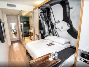 Гостиница The Beverley Hotel Queen West, Sonder