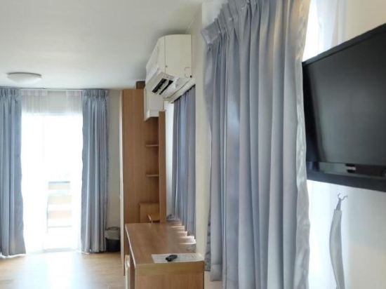 Фото Sea Breeze Residence