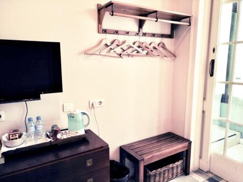 Фото Hostal B&b Poblenou