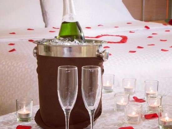 Фото Four Points by Sheraton Melville Long Island