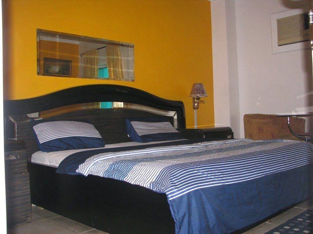 Фото La Bugatti Suite Limited