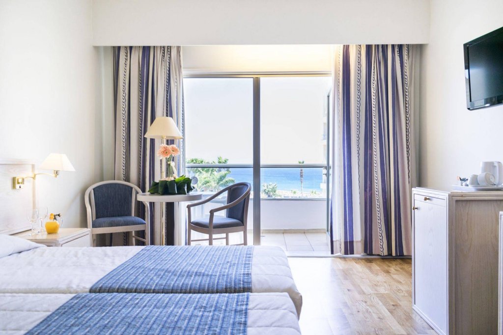 Фото Golden Coast Beach