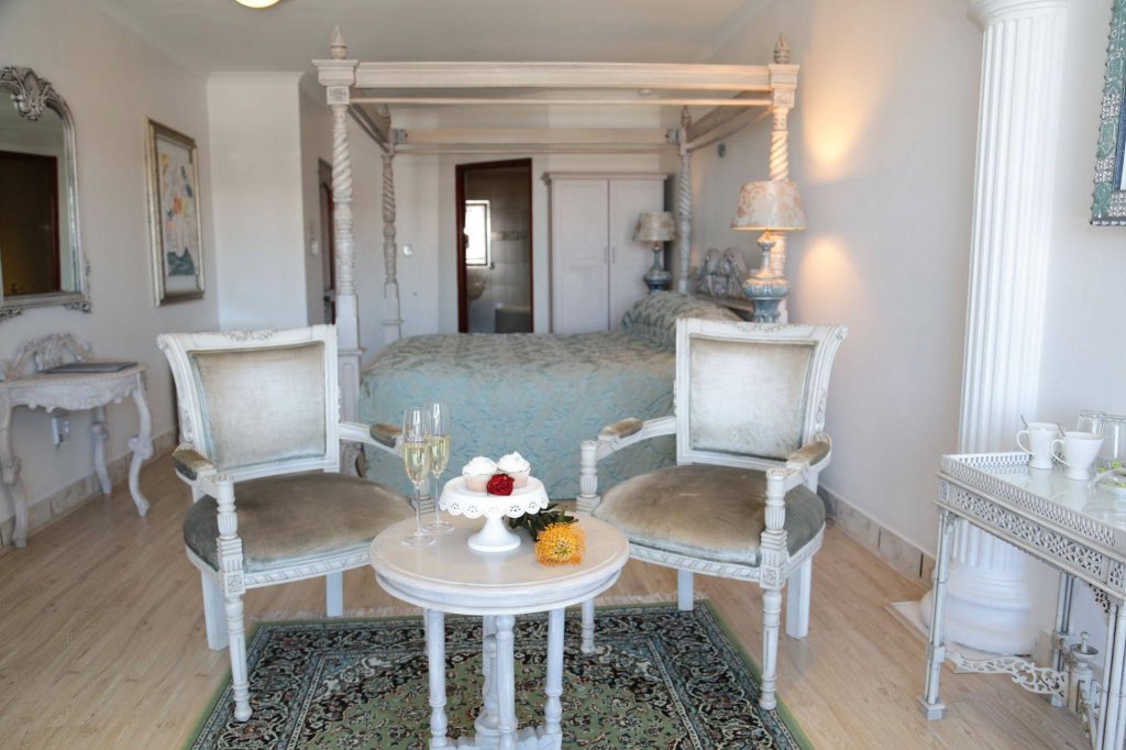 Фото Misty Waves Boutique Hotel