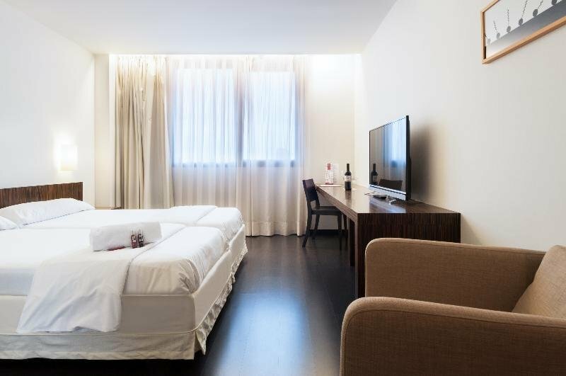 Hotel Kyriad Direct Eth Rioja, La Rioja, photo