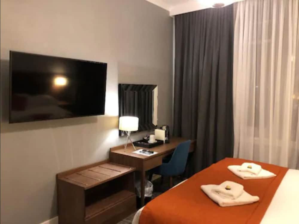 Фото The Station Hotel