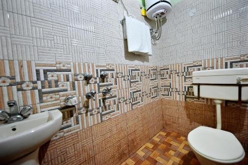 Фото Oyo Hotel Shanti Guest House