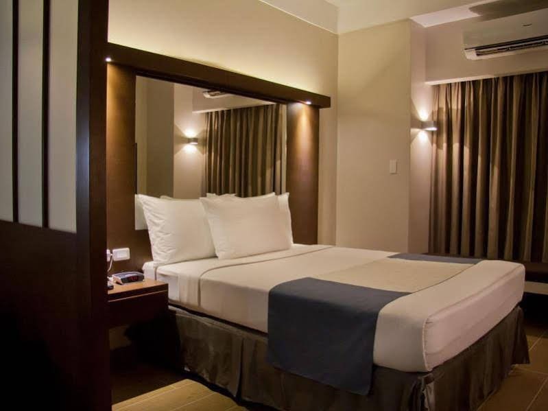 Фото Microtel by Wyndham Acropolis