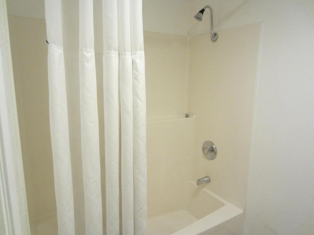 Фото Capri Suites Anaheim