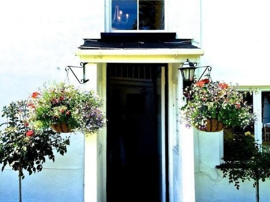 Фото The White Cottage B&b