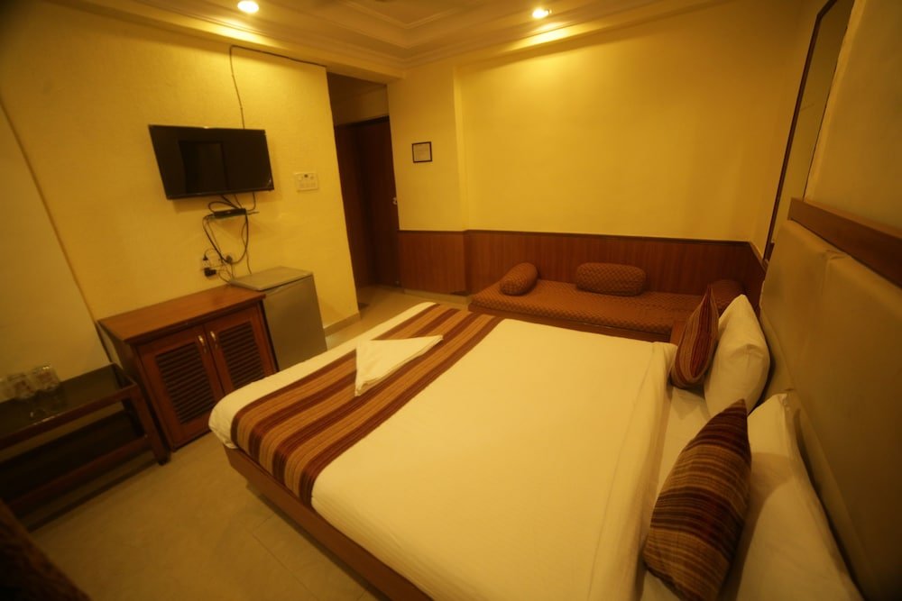 Фото Lucky Hotel Bandra